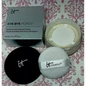 IT Cosmetics Bye Bye Pores Setting Powder - Black and White